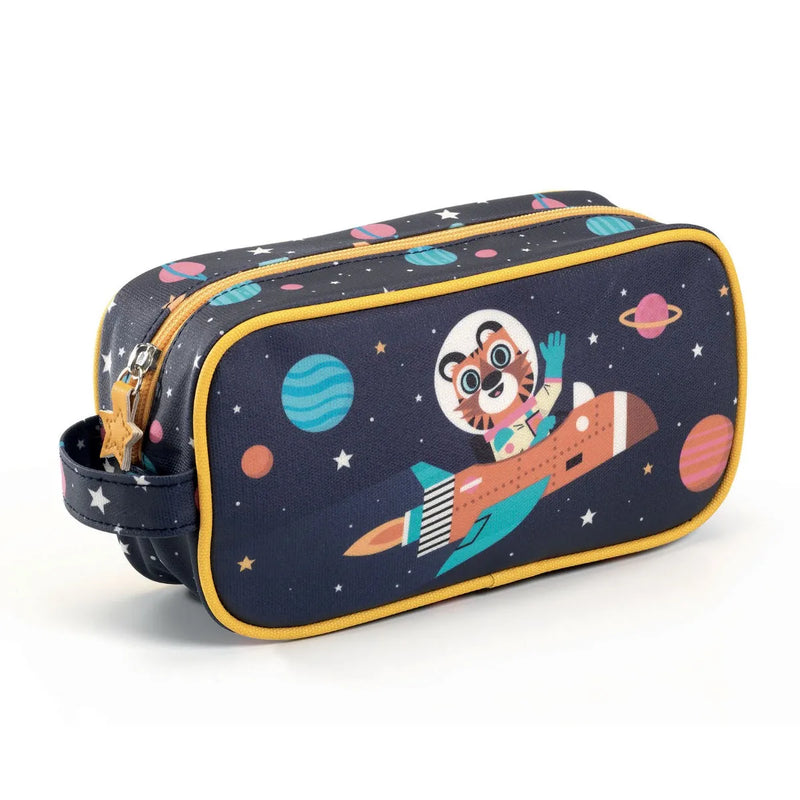 Toiletry bag, Rummet